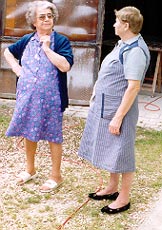 Arlette et Muguette : deux autochtones bavardes.