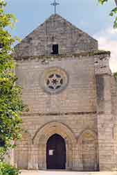 Facade de l'Eglise Saint-Pierre d'Angeac-Charente 